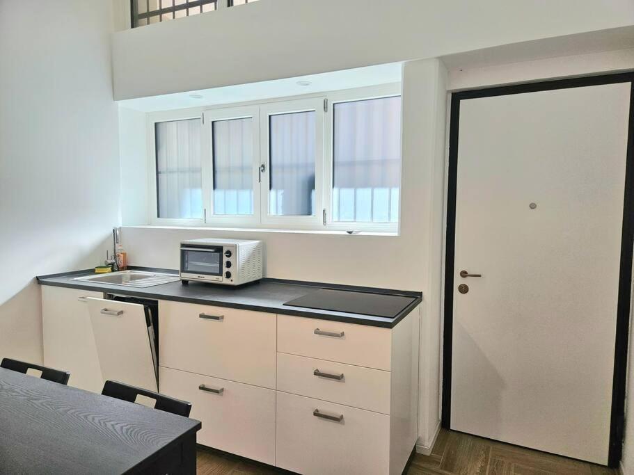 Grazioso Bilocale Ristrutturato Vicino Stazione/metro Appartement *